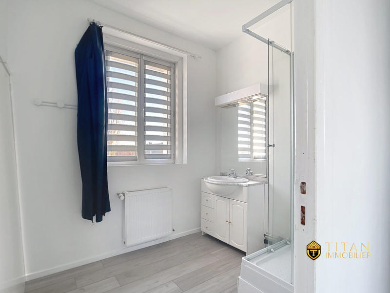 Maison traditionnelle - 202 m² - 6 pièces