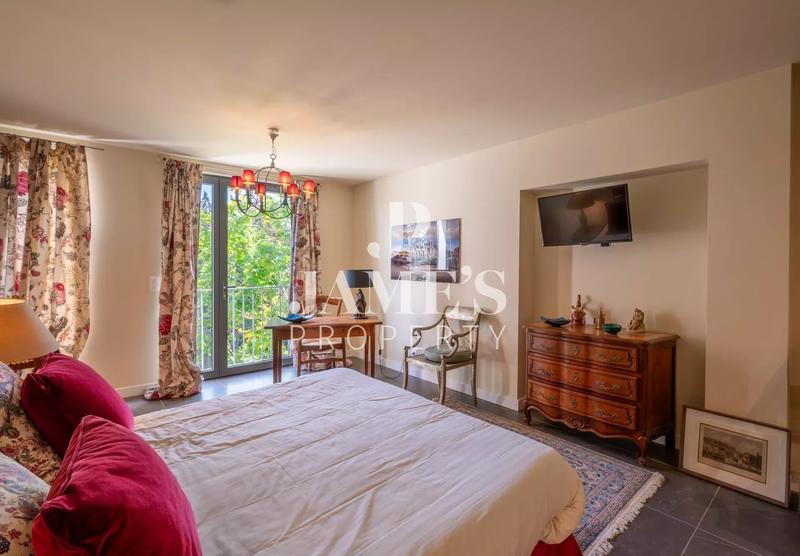 Maison - 560 m² - 14 pièces