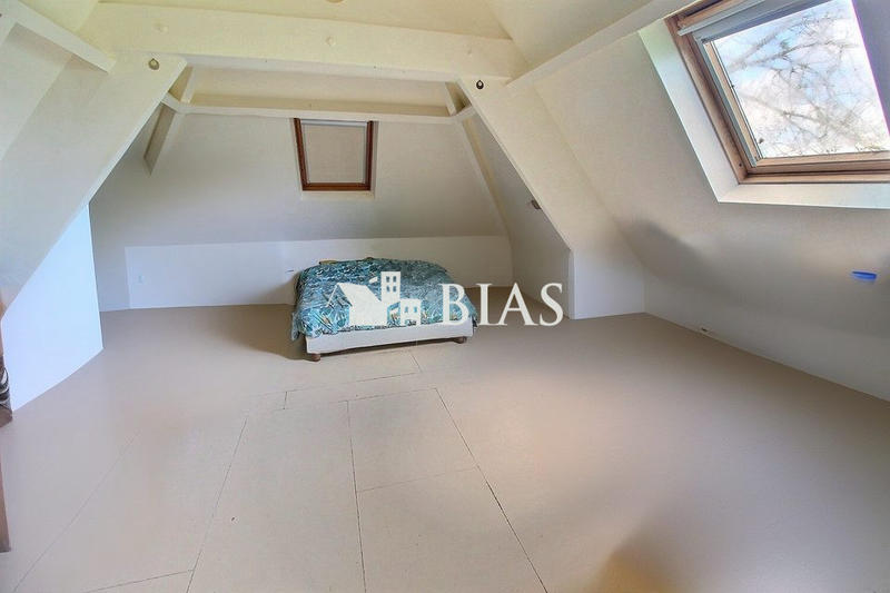 Maison - 210 m² - 11 pièces