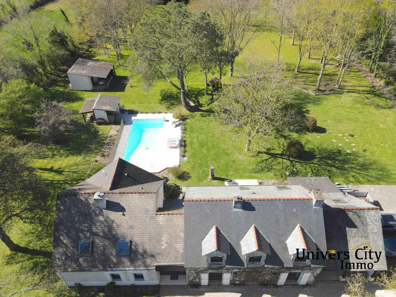 Villa - 247 m² - 10 pièces