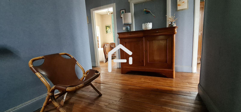 Maison - 210 m² - 8 pièces