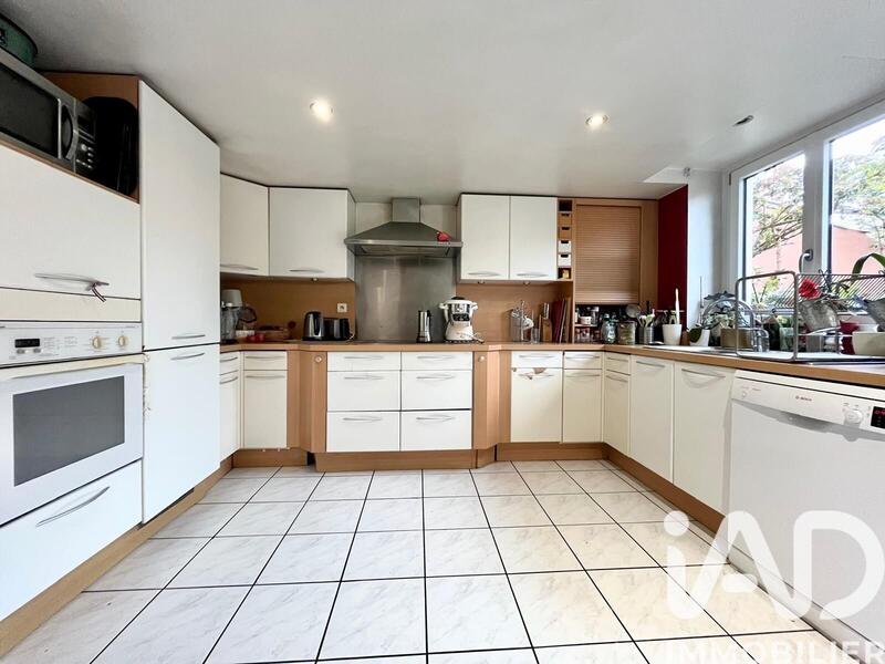 Maison - 211 m² - 9 pièces