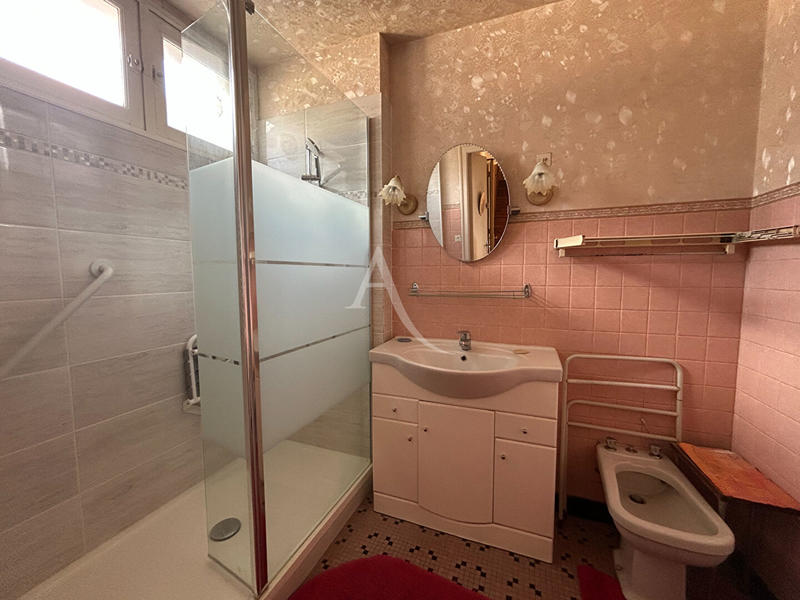 Maison - 210 m² - 7 pièces