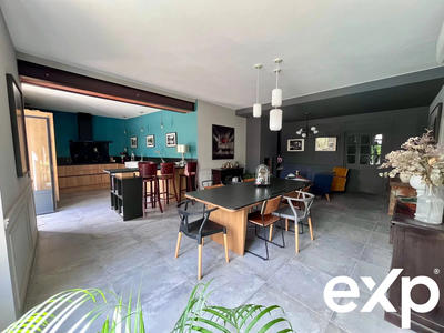 Maison traditionnelle - 400 m² - 12 pièces