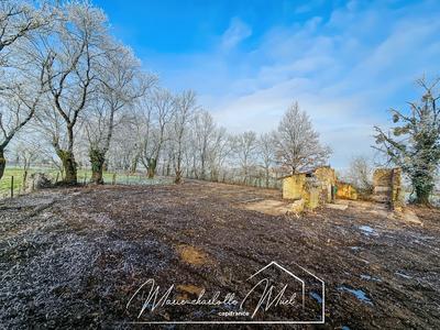 Terrain constructible - 1 895 m²