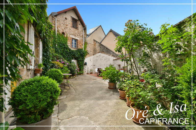 Maison de village - 338 m² - 15 pièces