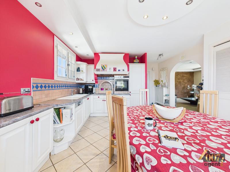 Maison - 224 m² - 7 pièces