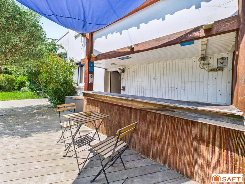 Maison - 220 m² - 8 pièces