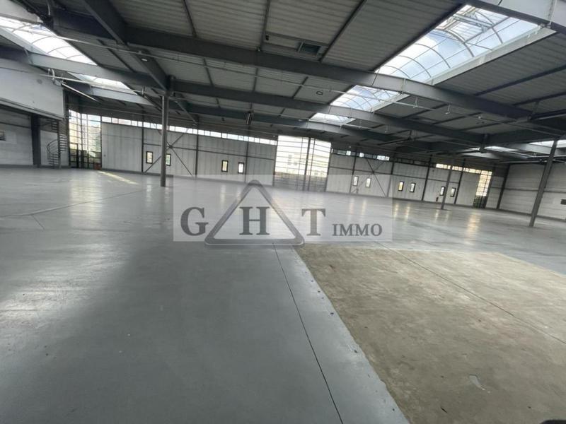 Entrepôt - 2 765 m²