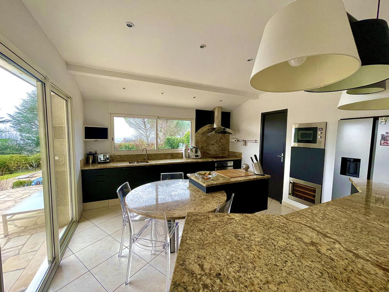 Villa - 228 m² - 6 pièces