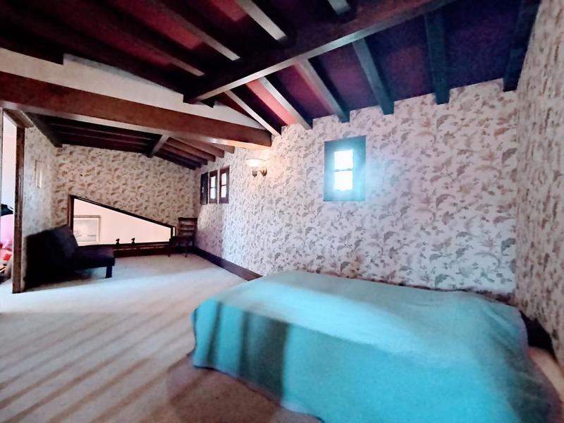 Maison - 292 m² - 11 pièces