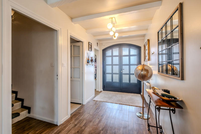 Maison - 206 m² - 7 pièces