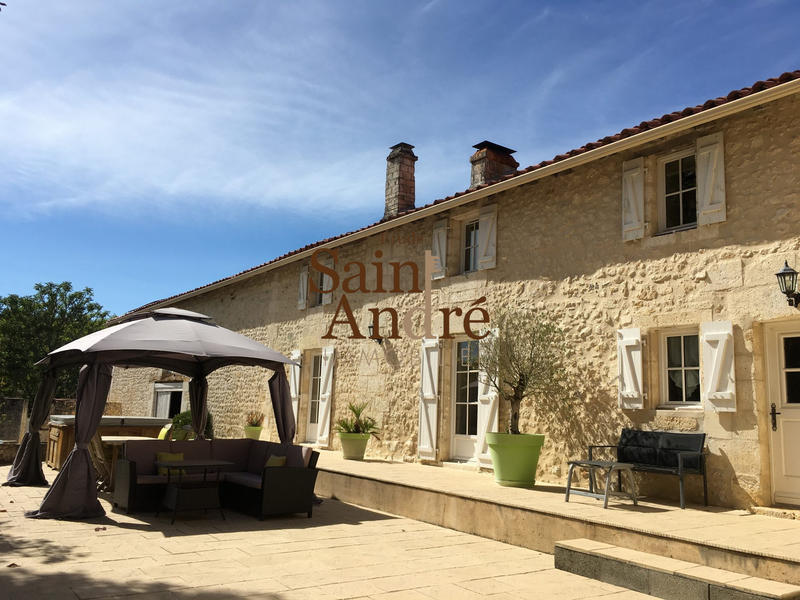 Maison - 300 m² - 8 pièces