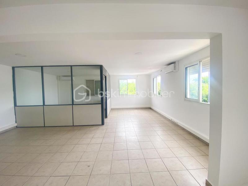 Bureau - 74 m² - 1 pièce