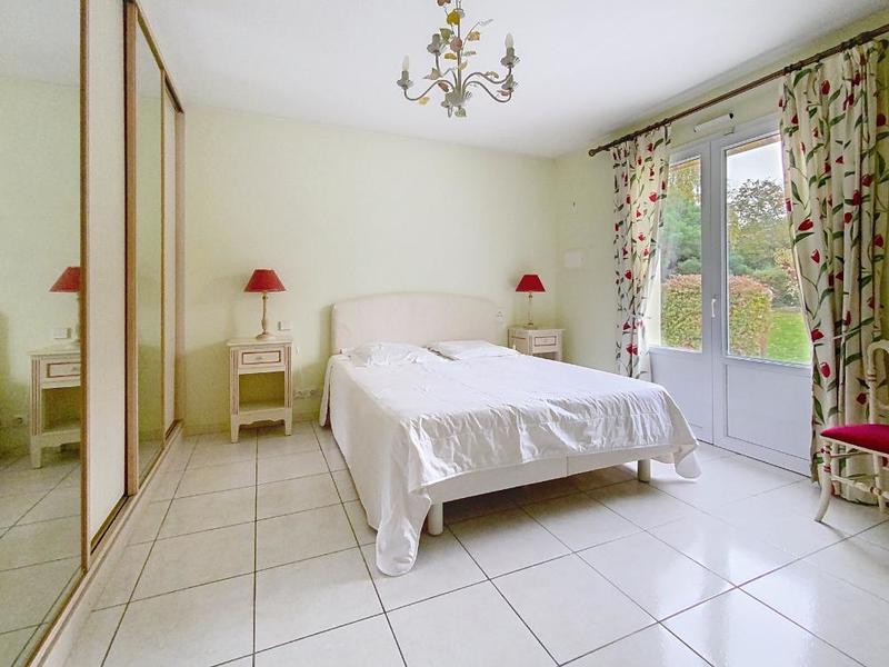 Maison - 242 m² - 5 pièces