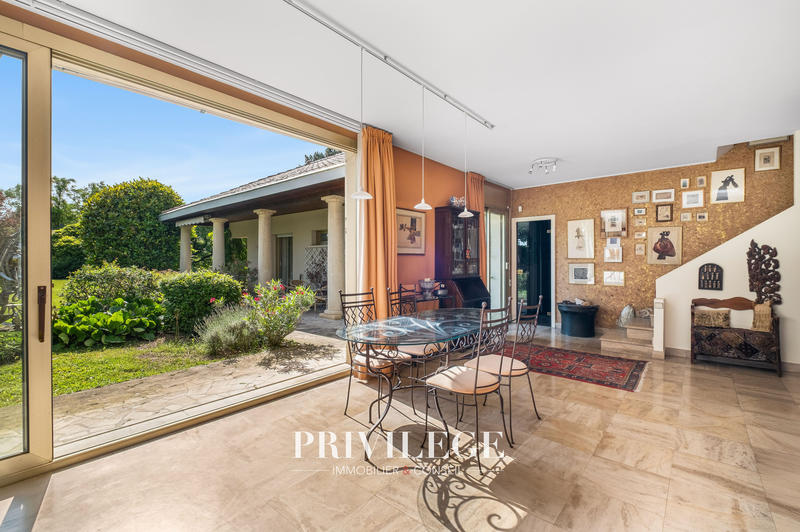 Maison - 200 m² - 6 pièces