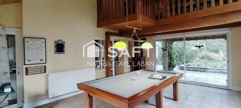 Maison - 300 m² - 8 pièces