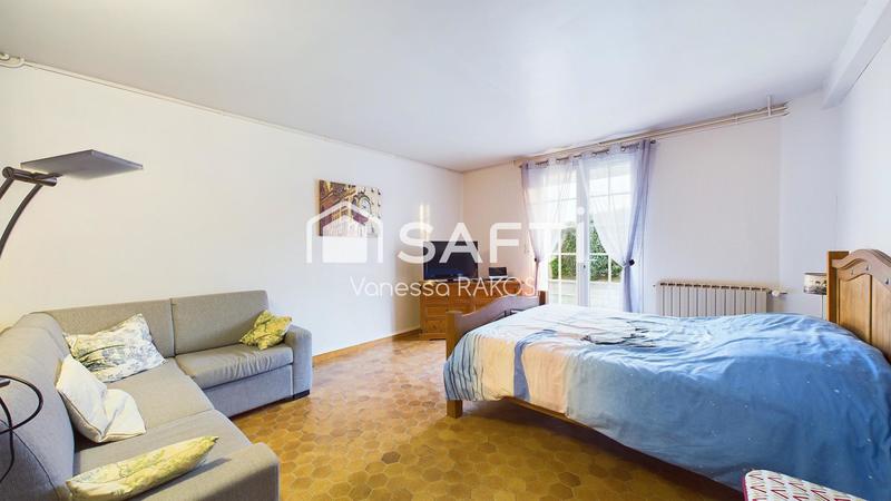 Maison - 360 m² - 8 pièces