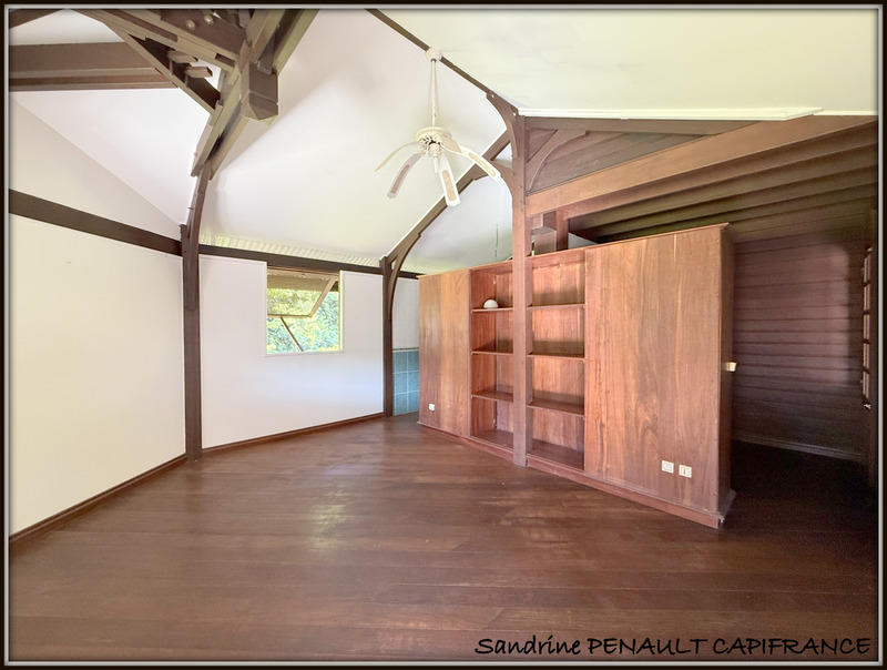 Maison de bois - 268 m² - 5 pièces