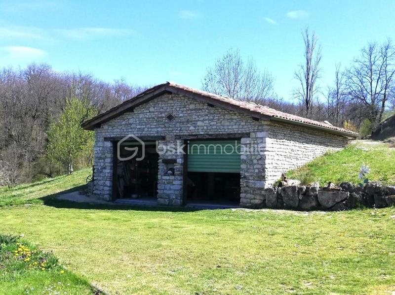 Propriété - 240 m² - 11 pièces