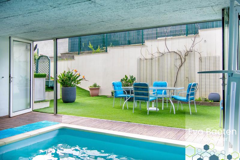 Maison - 265 m² - 10 pièces