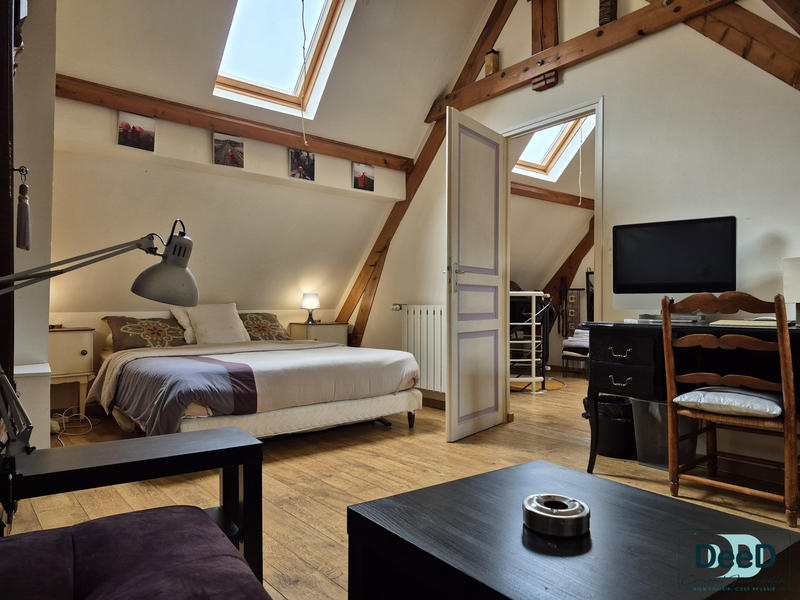 Maison traditionnelle - 221 m² - 7 pièces