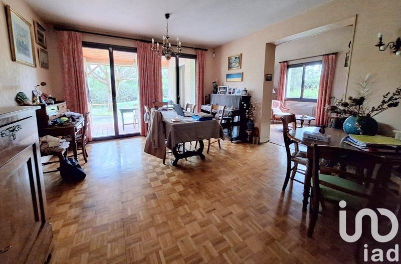 Maison - 220 m² - 8 pièces