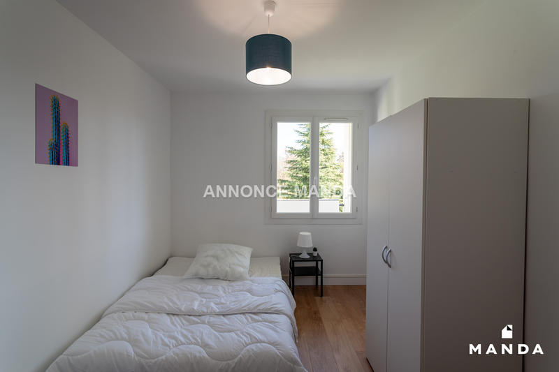 Chambre - 11 m² - 5 pièces