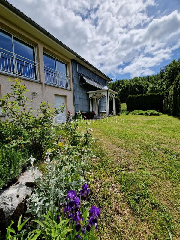 Maison de village - 240 m² - 9 pièces