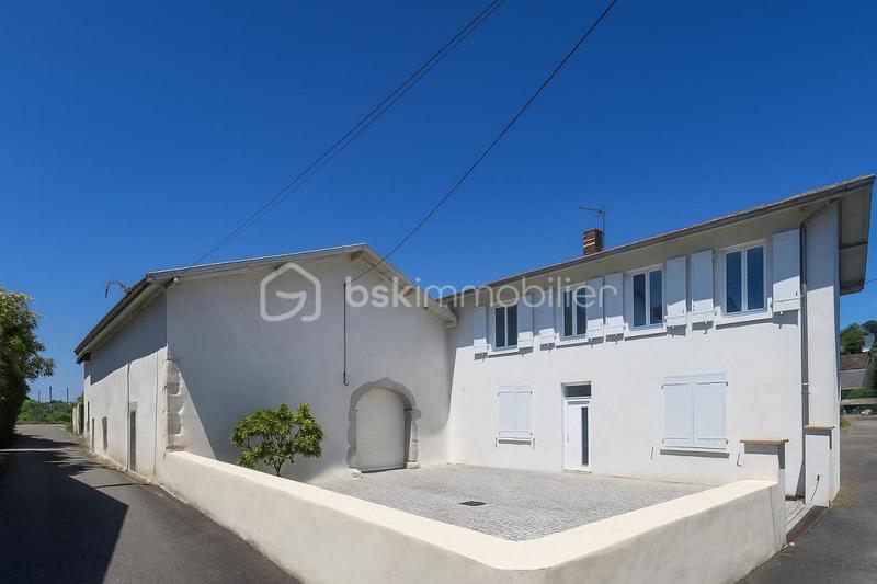 Propriété - 261 m² - 7 pièces