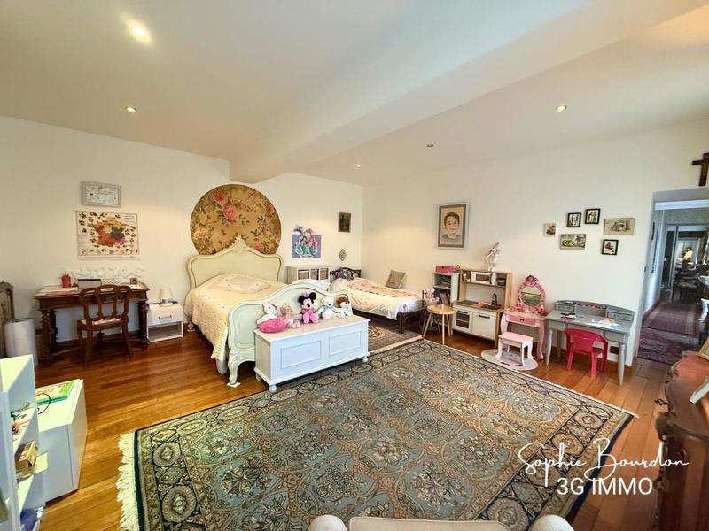 Demeure - 415 m² - 11 pièces
