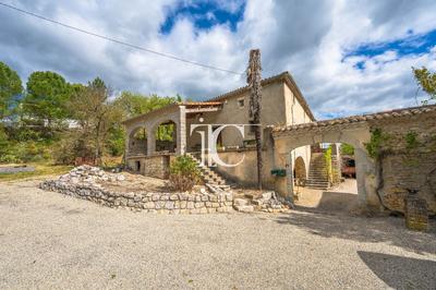 Maison - 180 m² - 7 pièces