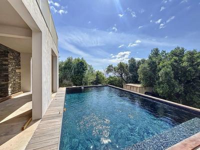 Villa - 200 m² - 9 pièces