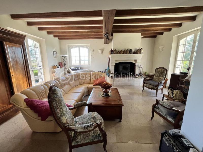 Propriété - 258 m² - 9 pièces