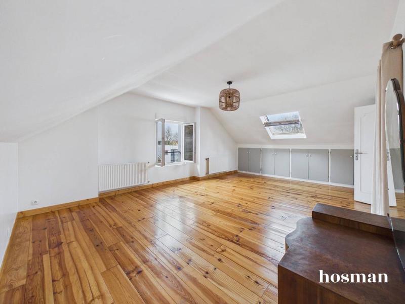 Maison - 225 m² - 7 pièces