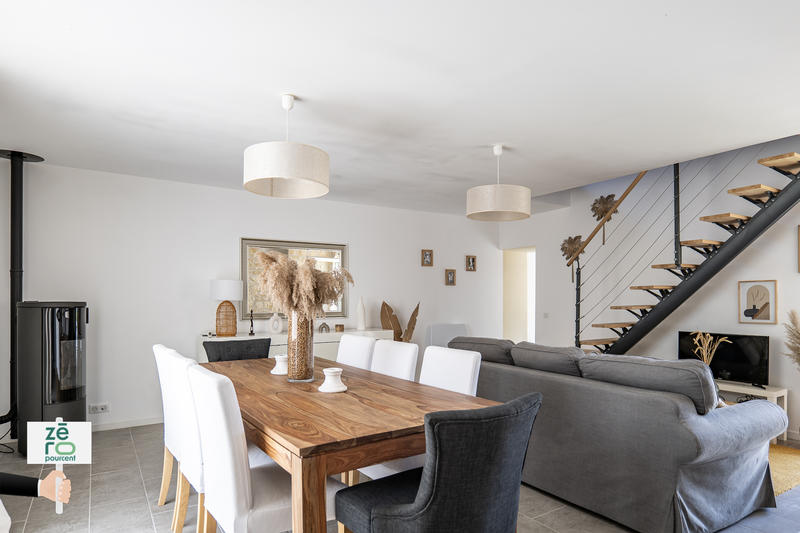 Maison - 209 m² - 7 pièces