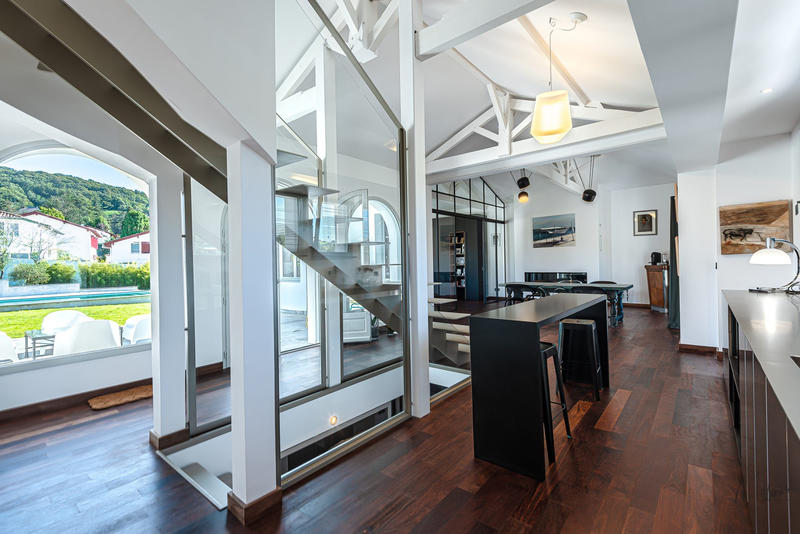 Maison - 346 m² - 6 pièces