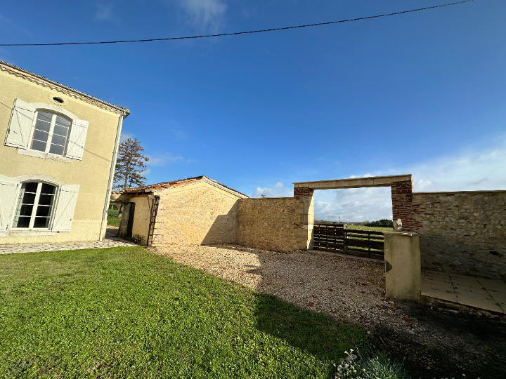 Maison - 266 m² - 8 pièces