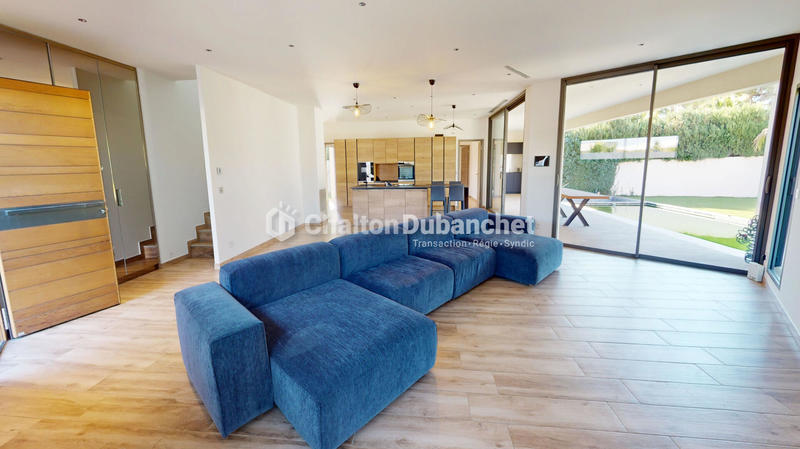 Villa - 229 m² - 9 pièces