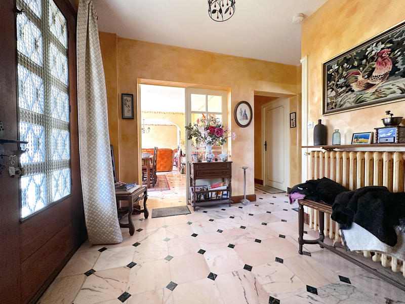 Maison - 260 m² - 8 pièces