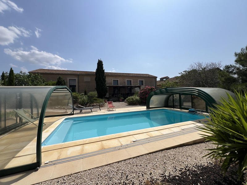 Propriété - 580 m² - 18 pièces