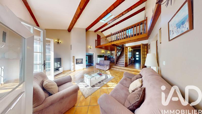 Maison - 245 m² - 8 pièces