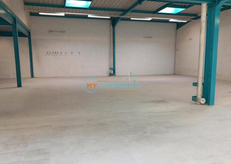 Entrepôt - 458 m²