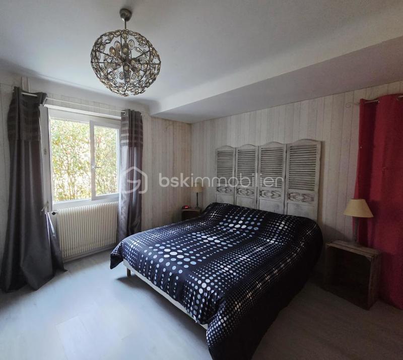 Maison - 186 m² - 8 pièces