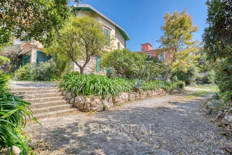 Villa - 200 m² - 8 pièces