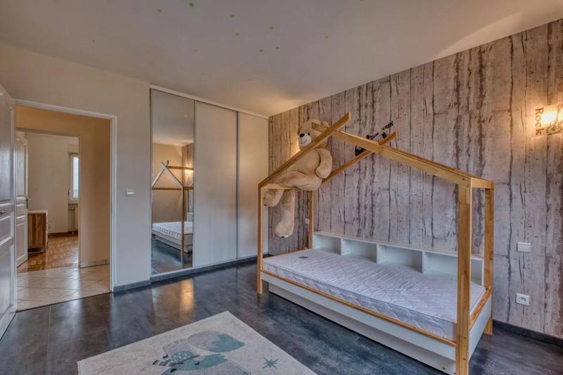 Maison - 266 m² - 7 pièces