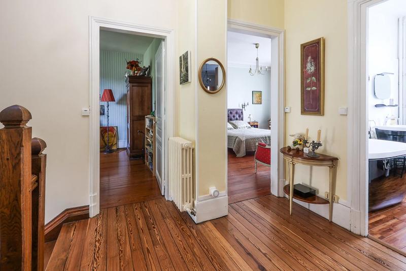 Maison - 240 m² - 8 pièces