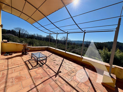 Maison - 180 m² - 5 pièces