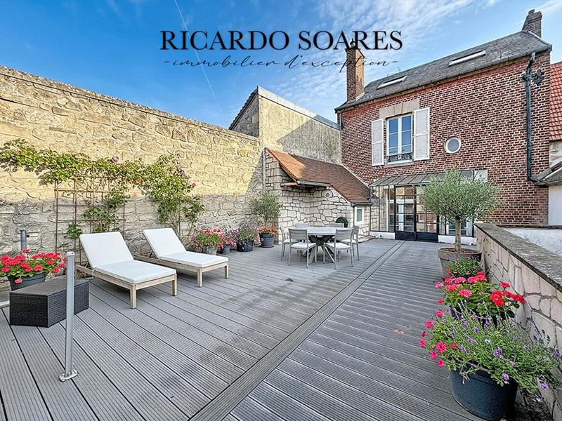 Maison - 207 m² - 9 pièces