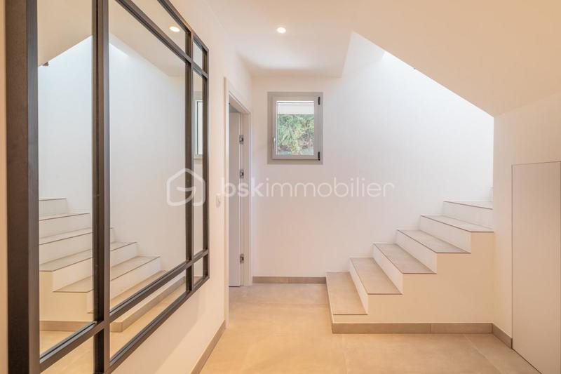 Maison - 243 m² - 6 pièces